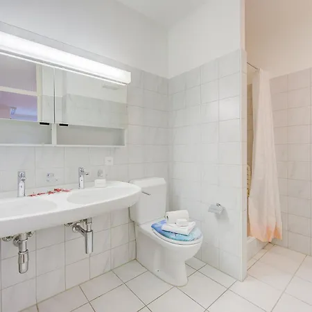 Apartment Locarno Place *