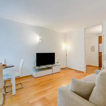 Apartment Locarno Place *