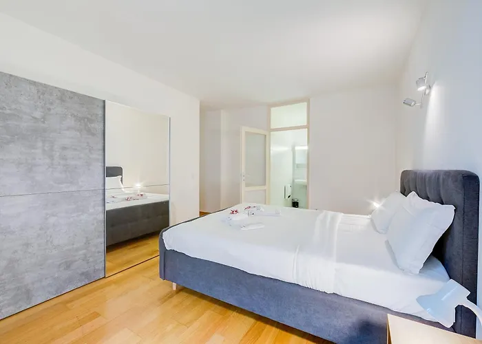 Place - Happy Λοκάρνο